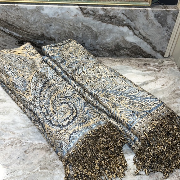 (9) Pashmina Reversible Scarf/Wrap - Picture 14 of 16